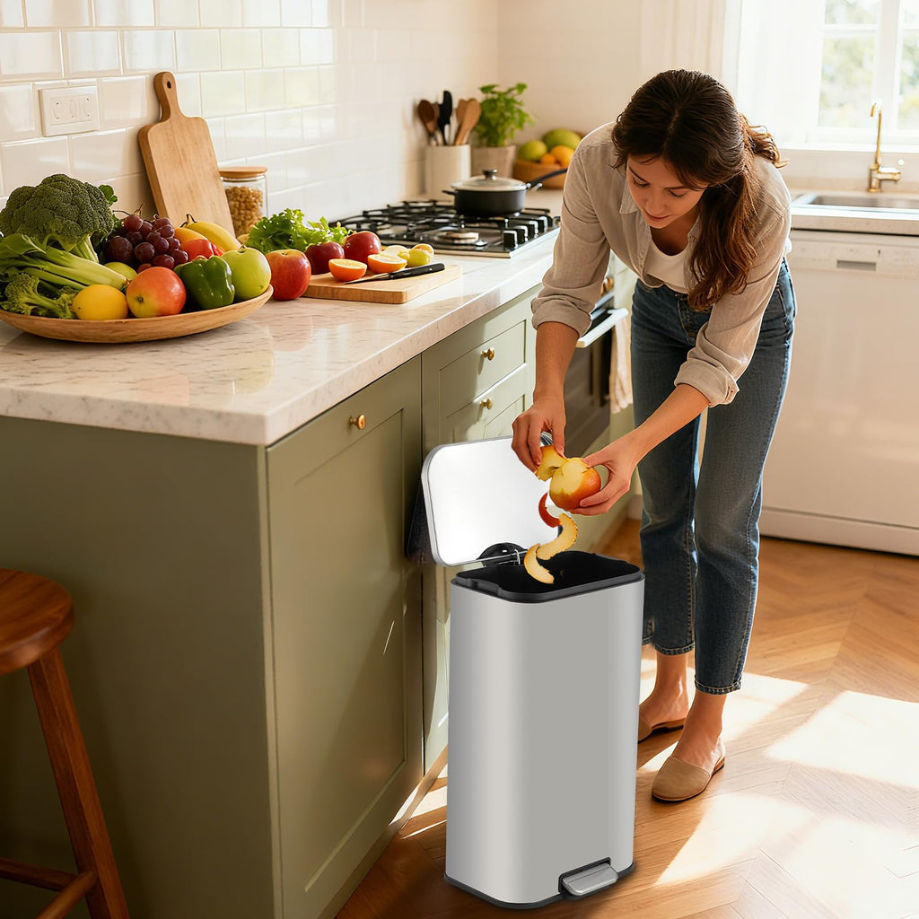13.2 gal Stainless Steel Step Trash Can Y305