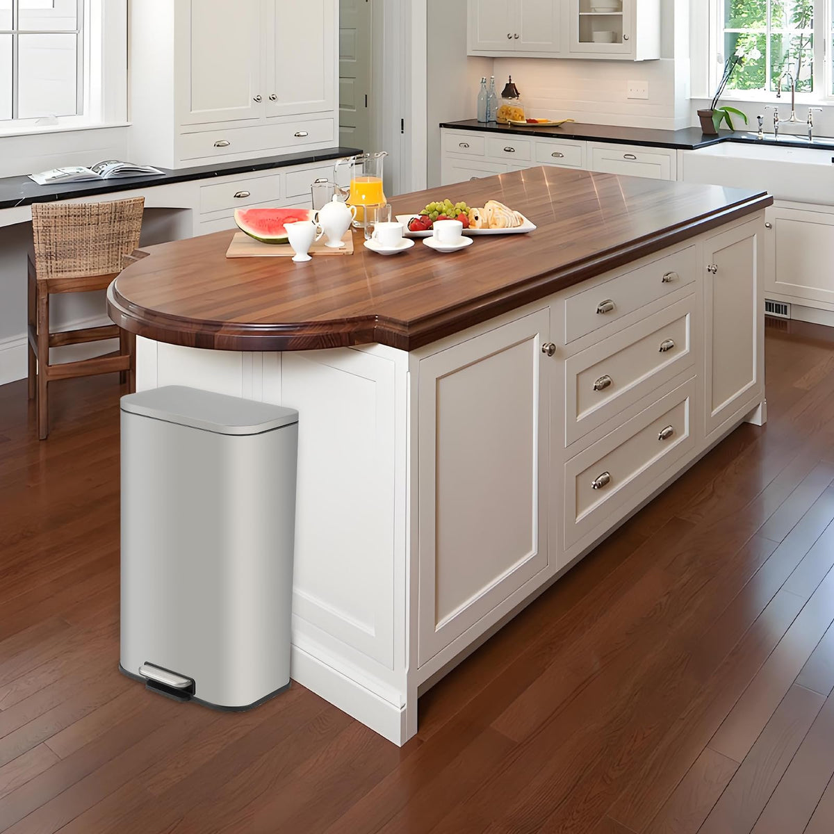 13.2 gal Stainless Steel Step Trash Can Y305