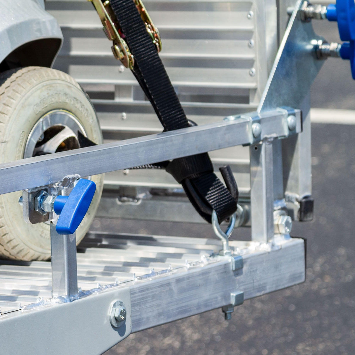 Scooter Wheelchair Hitch Carrier with Ramp, 500 lb Capacity J700394